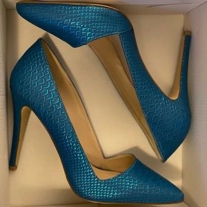Size 9 Call it Spring blue green metallic stiletto